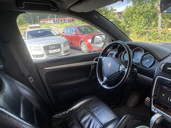 Porsche Cayenne Turbo 12 of 25