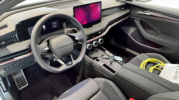 Skoda Superb 5 of 9