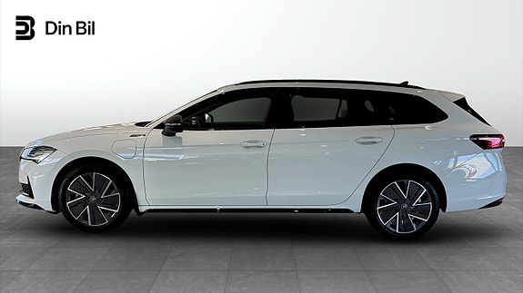 Skoda Superb 2 of 9