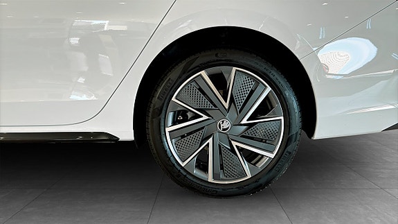Skoda Superb 4 of 9