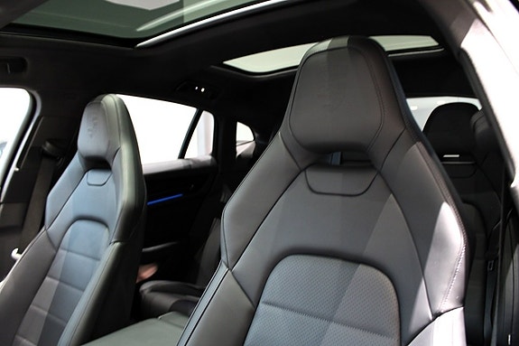 Porsche Panamera 4 4 of 5