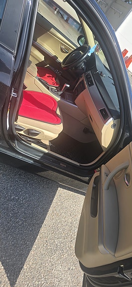 BMW 320i 9 of 15