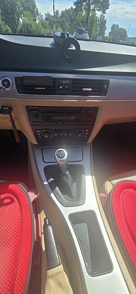 BMW 320i 13 of 15