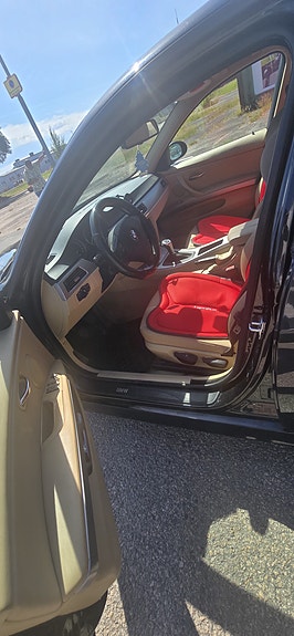 BMW 320i 11 of 15