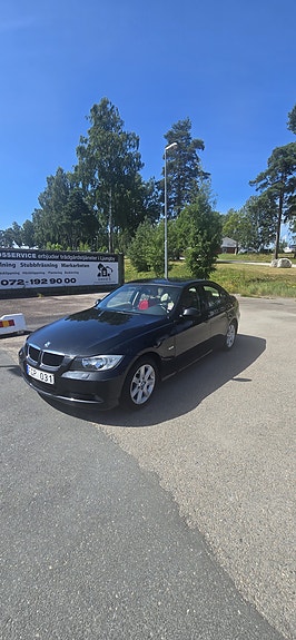 BMW 320i 4 of 15