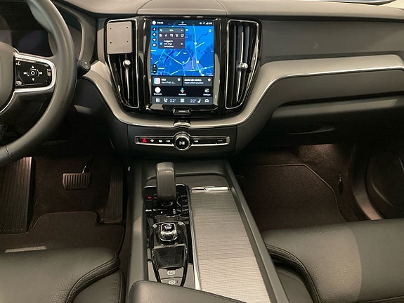 Volvo XC60 11 of 15