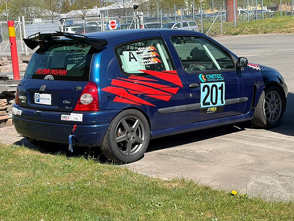 Renault Clio II 3 of 5