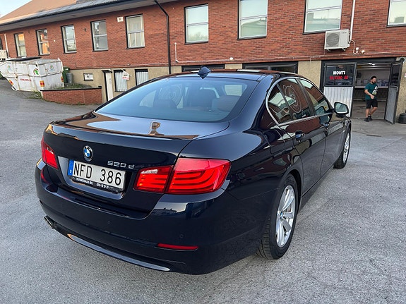 BMW 520d 3 of 5