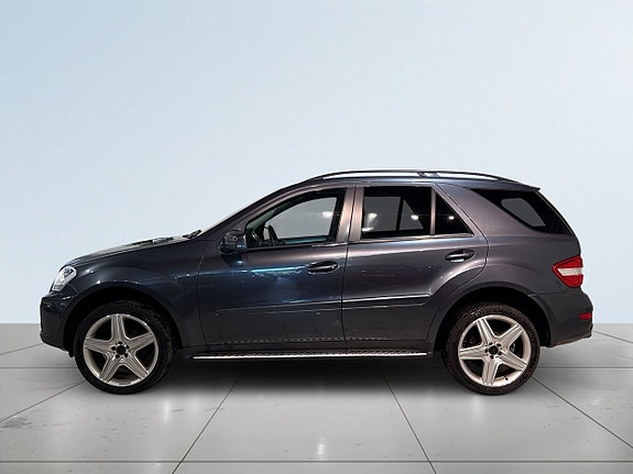 Mercedes-Benz ML350 4 of 5