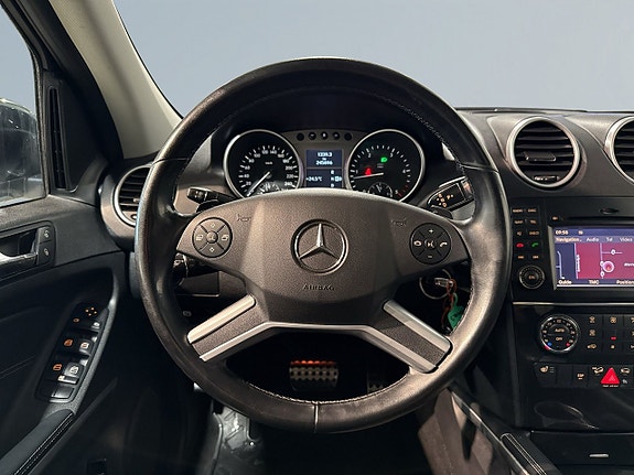 Mercedes-Benz ML350 9 of 23