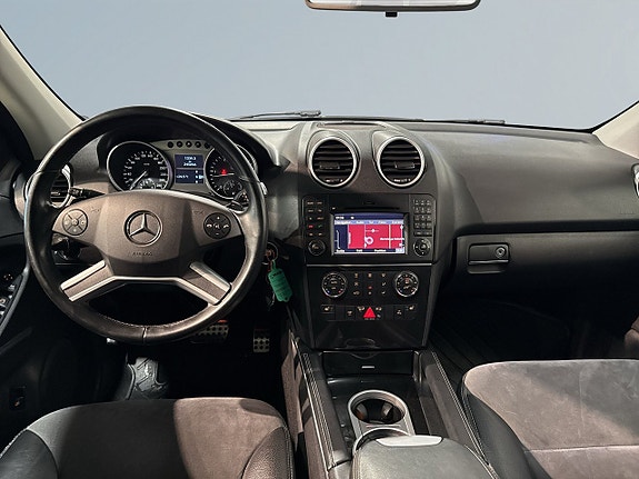 Mercedes-Benz ML350 8 of 23