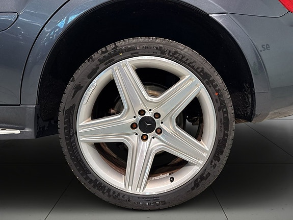 Mercedes-Benz ML350 14 of 23