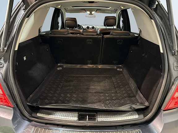 Mercedes-Benz ML350 12 of 23