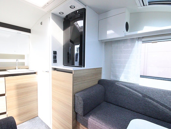 Adria Action 361 LH 6 of 13