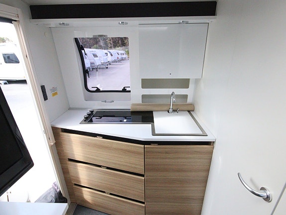 Adria Action 361 LH 7 of 13