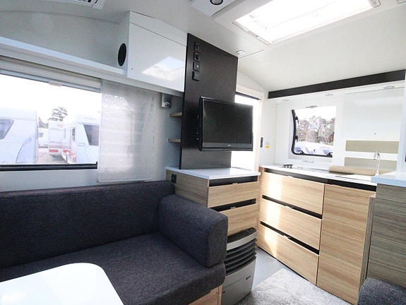 Adria Action 361 LH 9 of 13