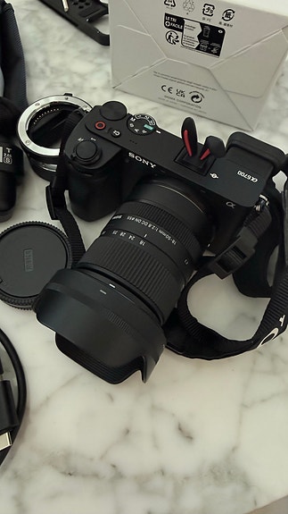 Sony Sony A6700 systemkamera med 18-50mm f/2.8-objektiv