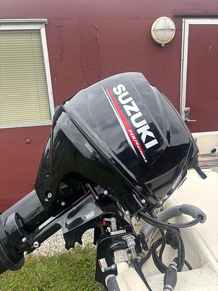 Perfekt fiske, vattenlek och badbåt med motor som endast gått 24 timmar 5 of 9