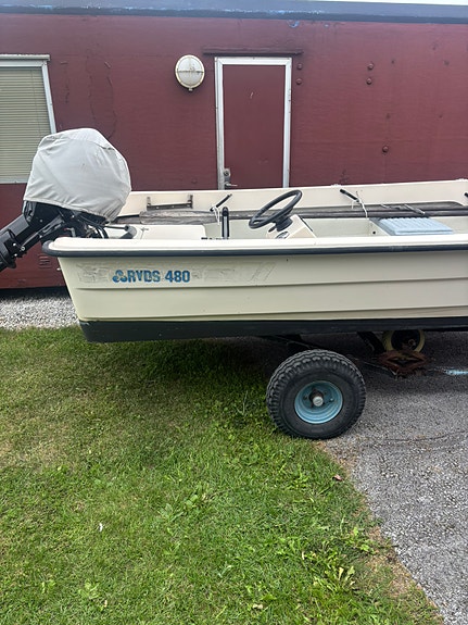 Perfekt fiske, vattenlek och badbåt med motor som endast gått 24 timmar 7 of 9