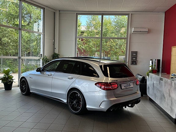 Mercedes-Benz C63 5 of 5