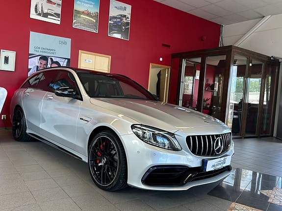 Mercedes-Benz C63 2 of 5
