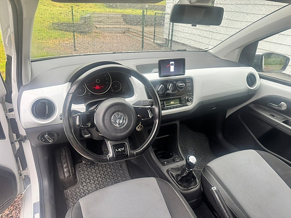Volkswagen UP! 3 of 4