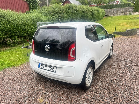 Volkswagen UP! 2 of 4