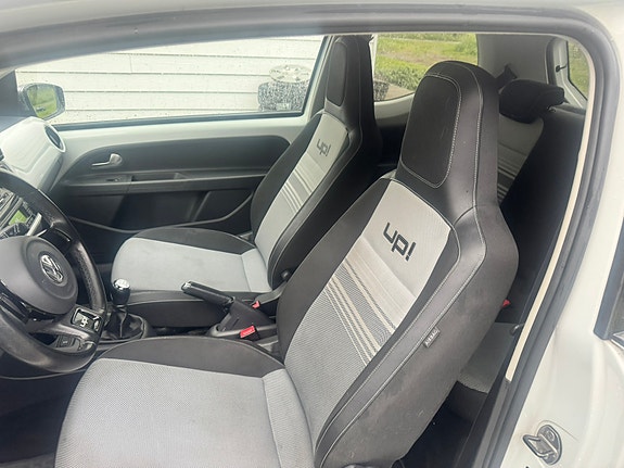 Volkswagen UP! 4 of 4