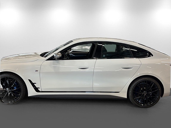 BMW i4 4 of 5