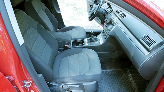 Volkswagen Passat 2 of 22