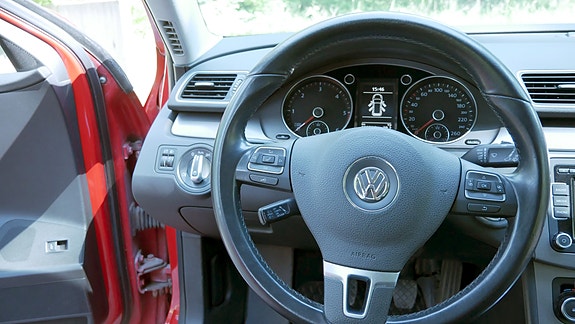Volkswagen Passat 3 of 22