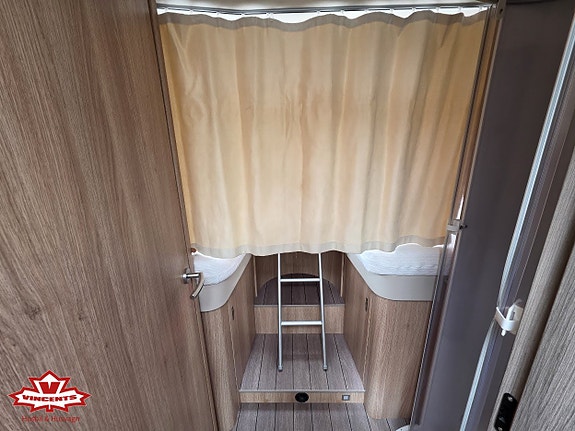 Knaus SKy TI *Solcell *Automat *Långbädd 9 of 19