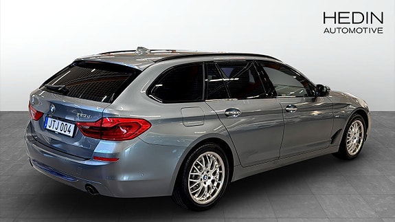 BMW 520 2 of 5