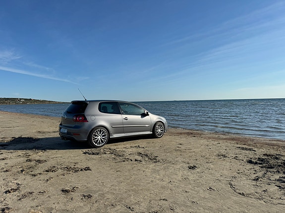 Volkswagen Golf V 3 of 3