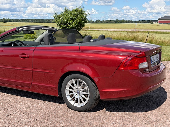 Volvo C70 2 of 5
