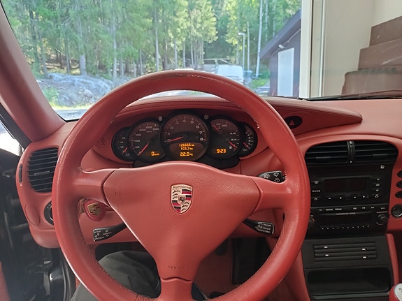 Porsche 911 Carrera 3 of 5