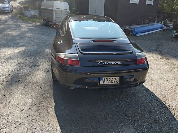 Porsche 911 Carrera 7 of 8
