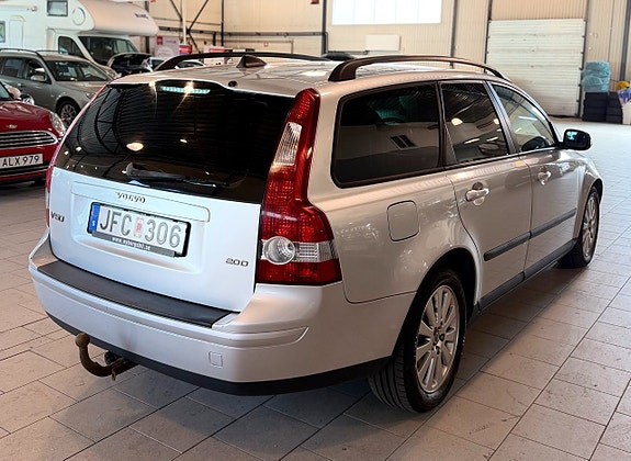 Volvo V50 3 of 5