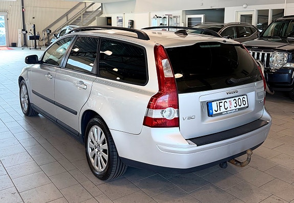 Volvo V50 4 of 5