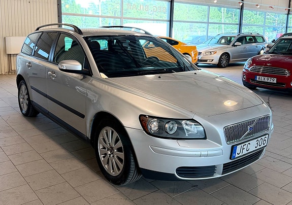 Volvo V50 2 of 5