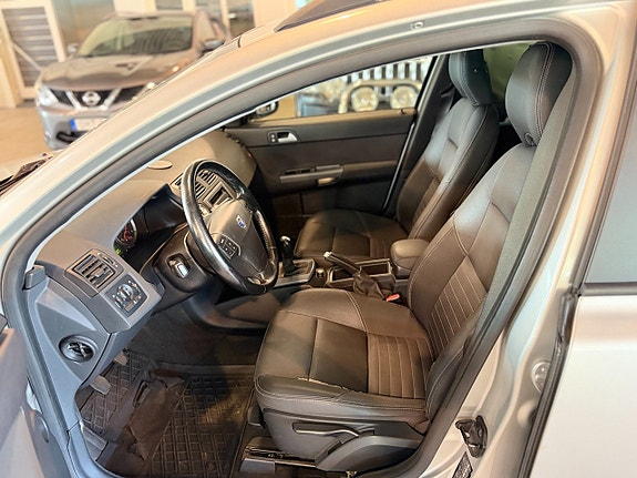 Volvo V50 7 of 11