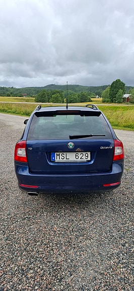 Skoda Octavia 2 of 12