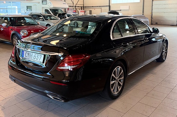 Mercedes-Benz E200 d 3 of 5