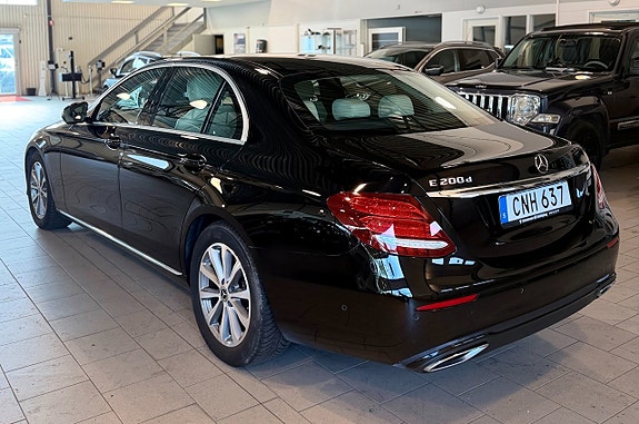 Mercedes-Benz E200 d 4 of 5