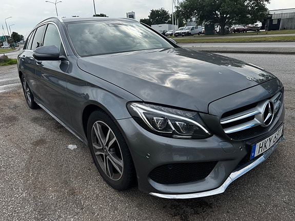 Mercedes-Benz C300 4 of 9