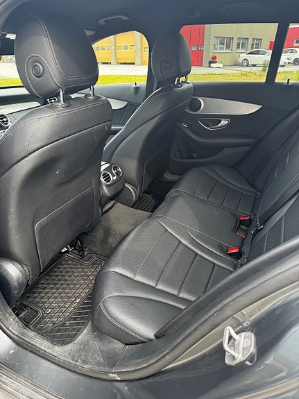 Mercedes-Benz C300 8 of 9