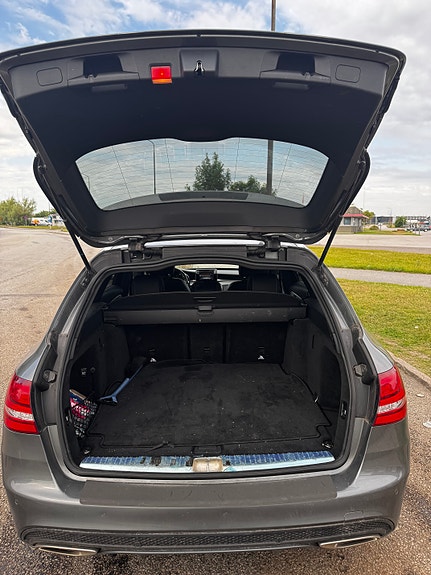 Mercedes-Benz C300 3 of 9