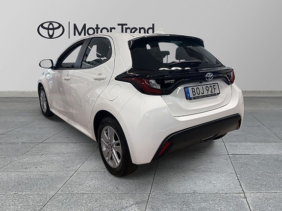 Toyota Yaris 2 of 11