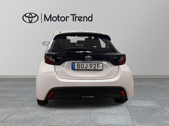 Toyota Yaris 4 of 11
