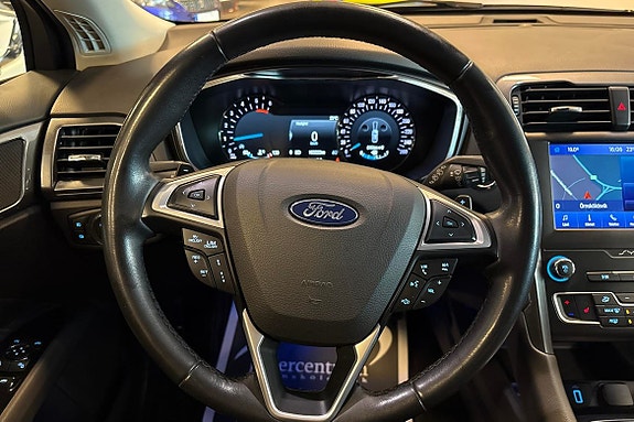 Ford Mondeo 9 of 17